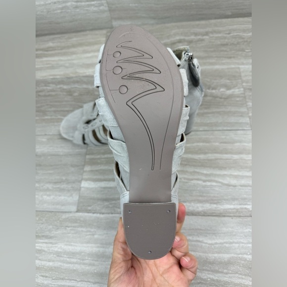 NEW Earthies Saletto Pale Gray Suede Back Zip Square Pump Heels Womens Size 10 - Picture 11 of 12